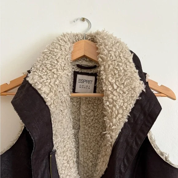 Y2K Esprit shearling vest 🤎 ( size 6 - small) - Picture 3 of 7